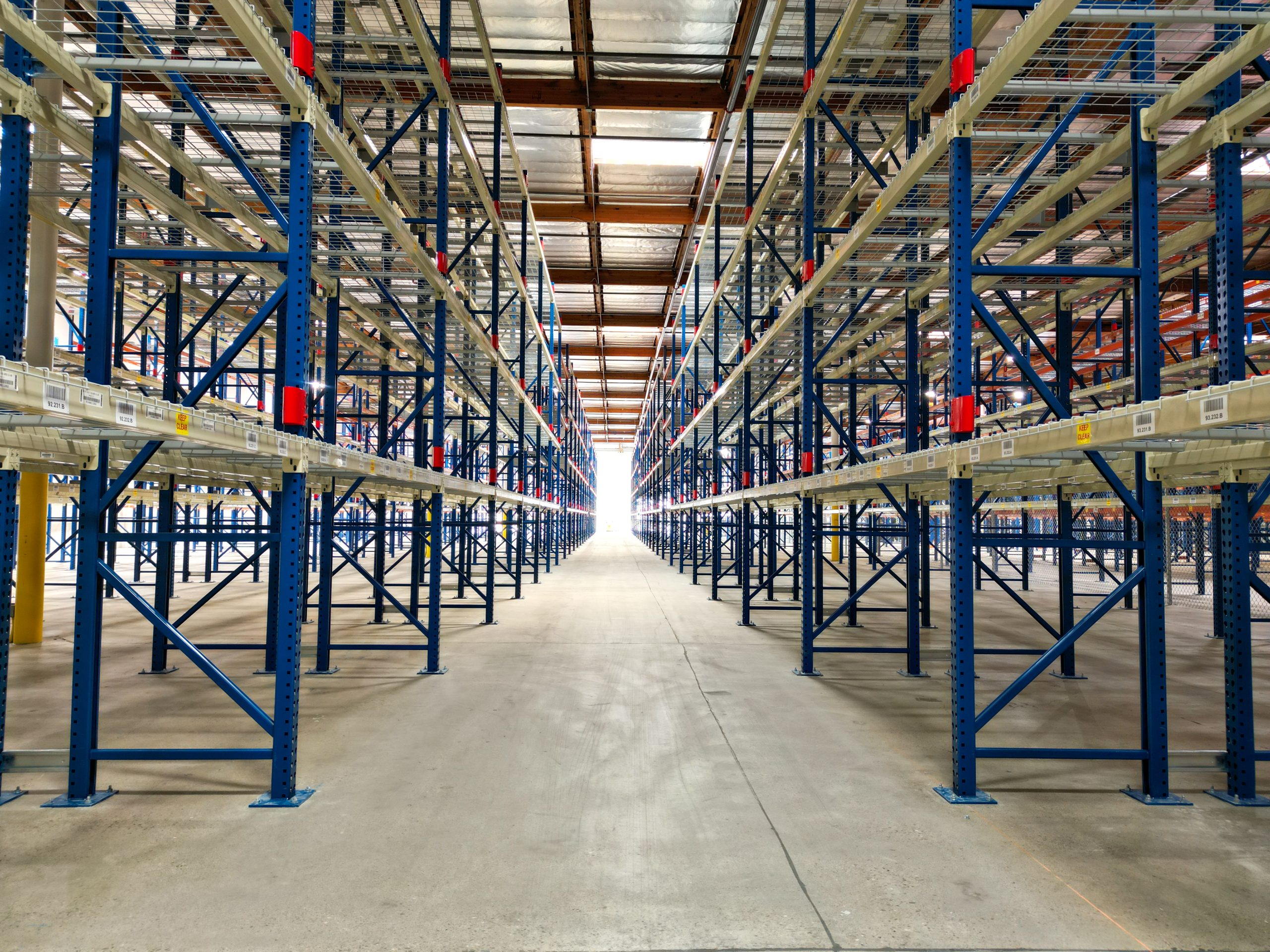 Pallet rack beams and uprights
